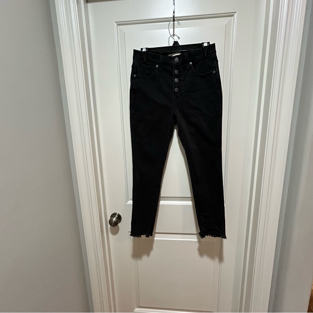 Madewell women’s size 28P Black High-Waisted Button-Fly skinnyJeans. Great pair.